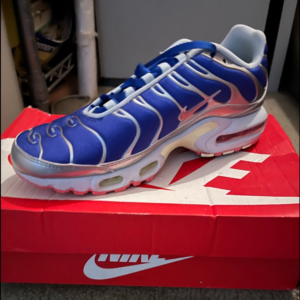 Nike air max plus colors royal blue gray sunburst blush size 9,  great condition